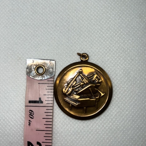 MUSICAL INSTRUMENT PENDANT CHARM PIANO, VIOLIN, SAXOPHONE, NOTES - Picture 3 of 8